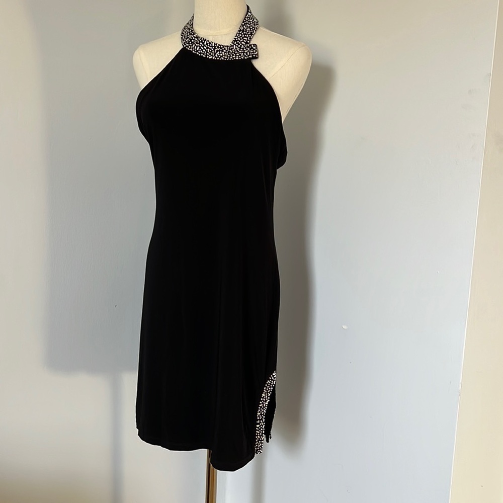 Little sexy black dress with collar and side slit crystal